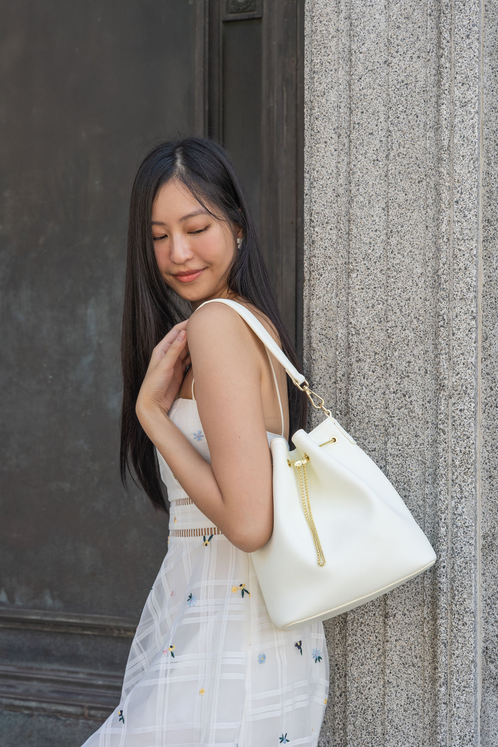 Chantalle Chained Bucket Bag (Full Ivory)