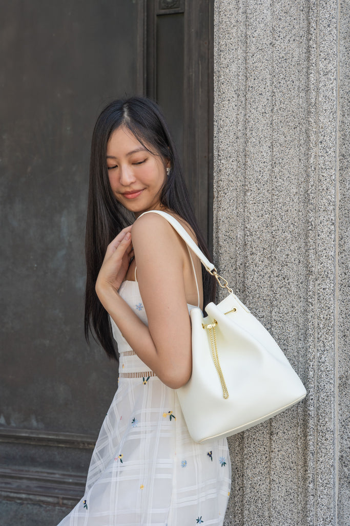 Chantalle Chained Bucket Bag (Full Ivory)